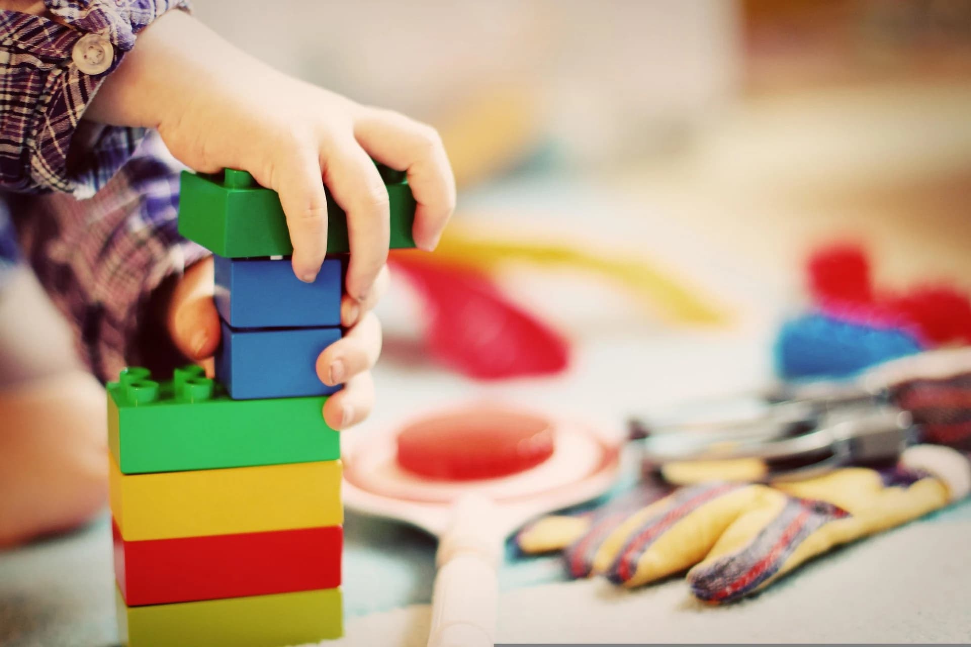 Niños en zona de juegos
